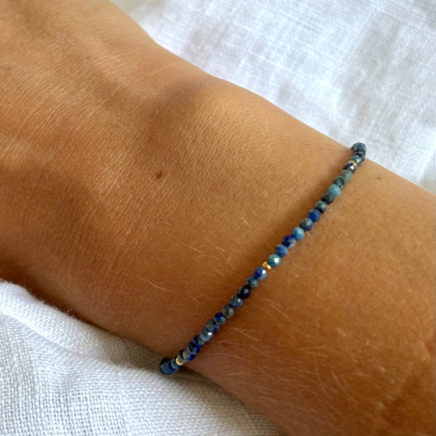Náramek LAPIS z broušeného lapis lazuli